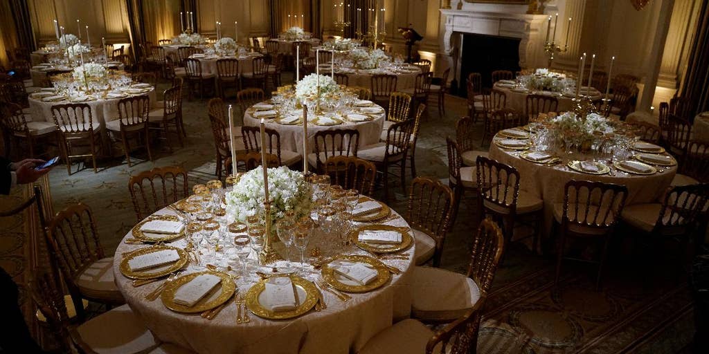 Hidden Symbols Of A State Dinner Gilt Mirrors A Special Bouquet
