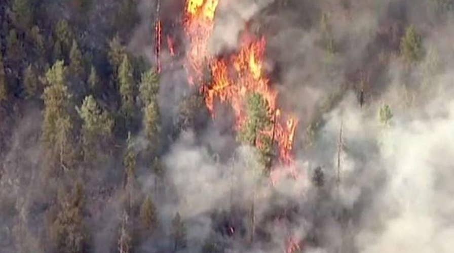 Arizona wildfires force hundreds to evacuate homes