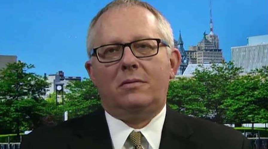 Former Trump campaign aide slams Russia probe