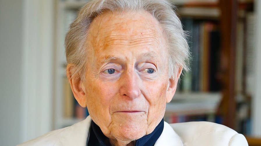 Author Tom Wolfe dies at age 88