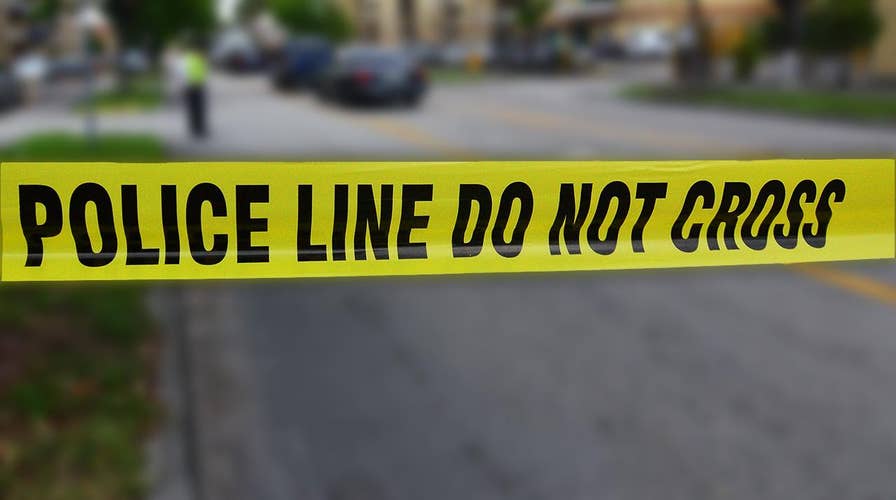 Police surround bank, apartments in Panama City, Florida