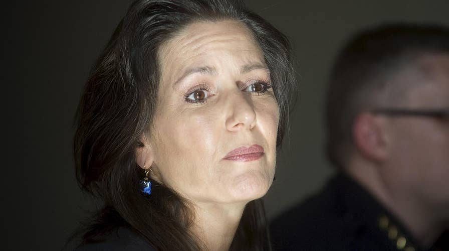 Jail time for government officials that obstruct ICE raids?