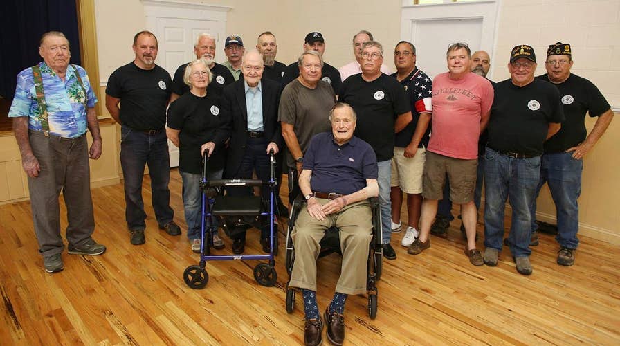 George HW Bush shares pancake breakfast with veterans