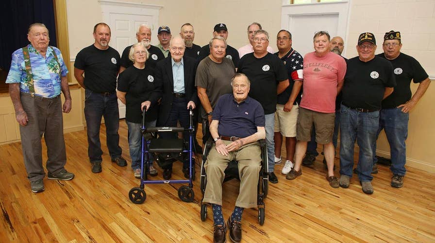 George HW Bush shares pancake breakfast with veterans