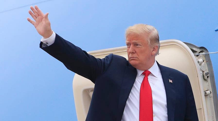 Air Force One arrives at Ellington Field Joint Reserve Base