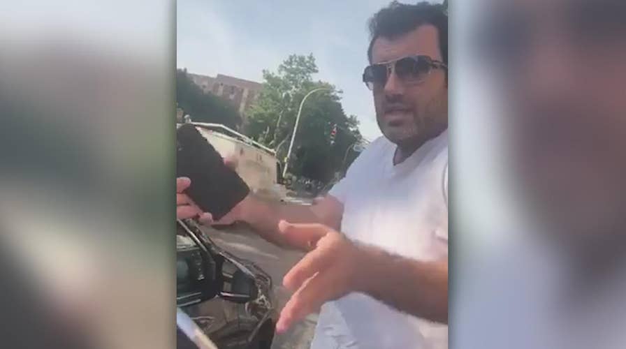 Uber driver kicks out lesbian couple for kissing