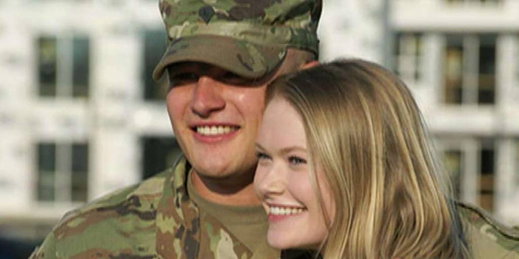 Soldiers Surprise Homecoming Turns Into A Proposal Fox News Video 4363