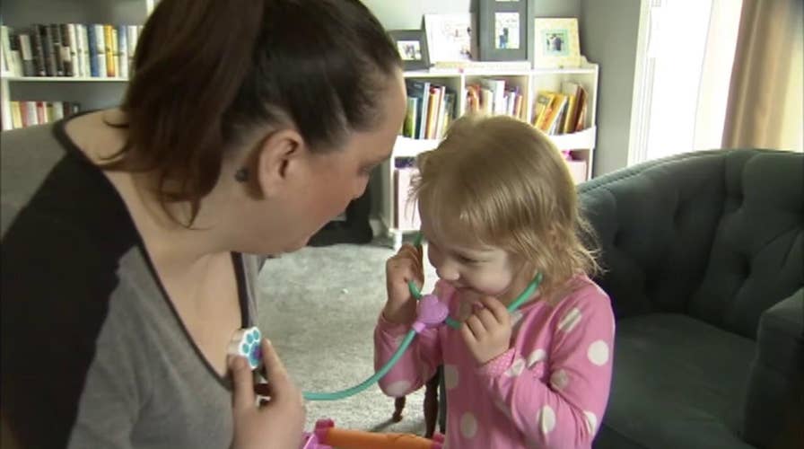 Hero toddler saves mom after a seizure