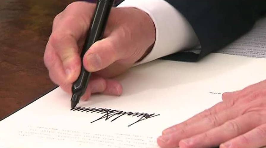 Is Trump's executive order ending family separation legal?