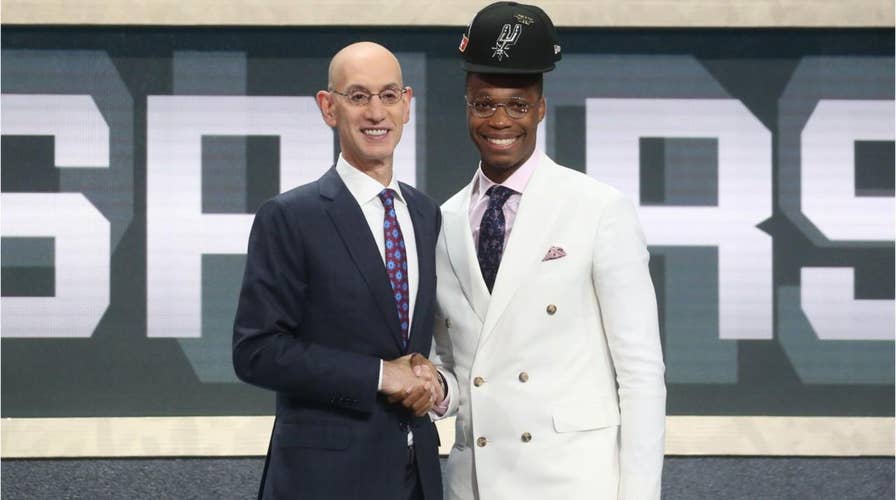 Photo of NBA draft pick Lonnie Walker IV’s hat goes viral