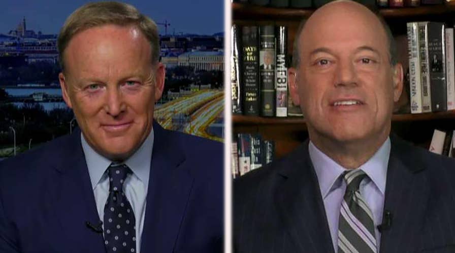 Spicer, Fleischer condemn calls to confront Trump officials