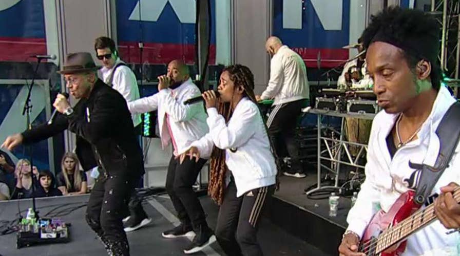 TobyMac performs 'I Just Need U'