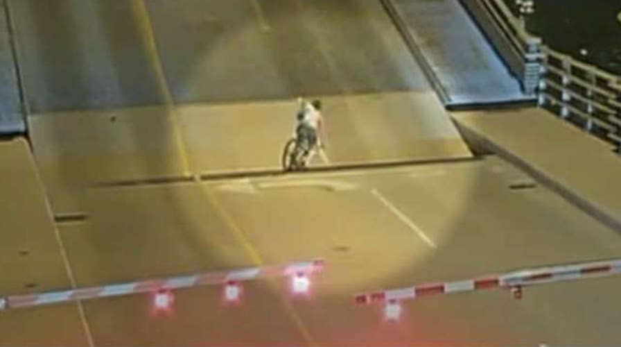 Bicyclist falls through gap on Wisconsin drawbridge