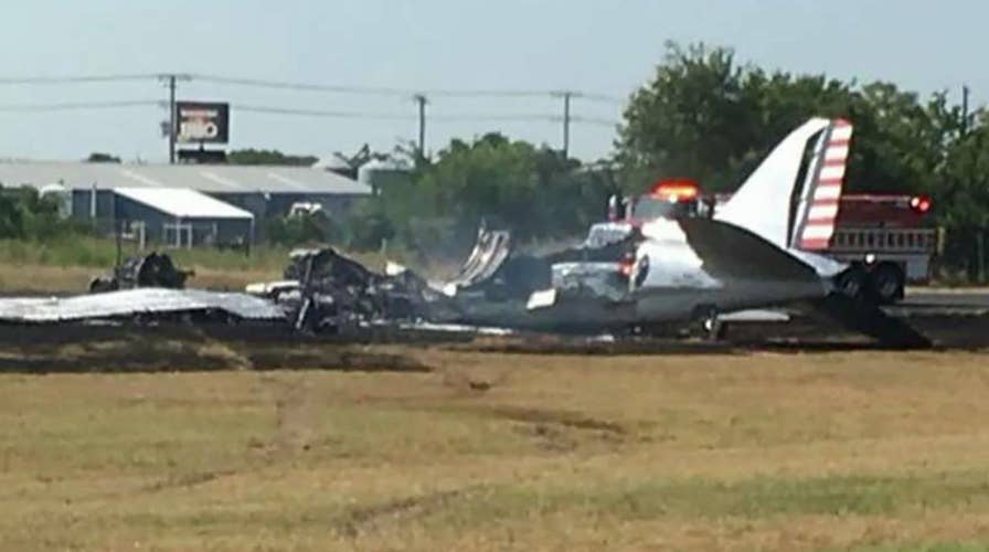 Authorities respond to vintage plane crash in Texas