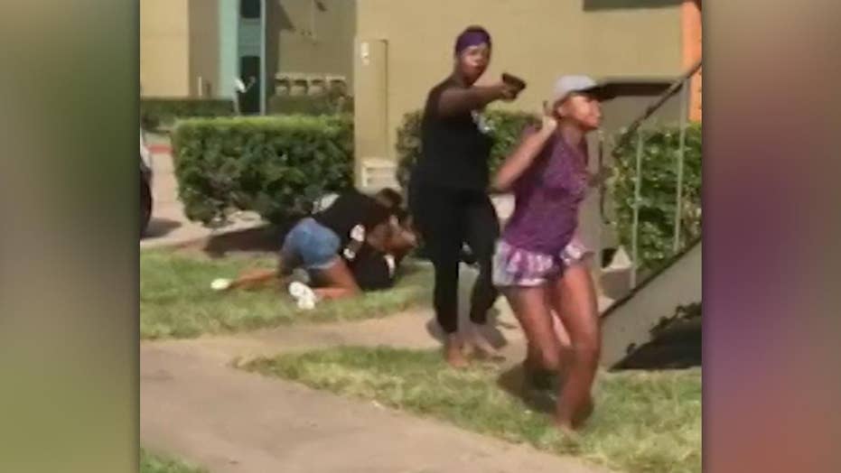 Texas Mom Pulls Gun On Teen Girl Amid Daughters Brawl Video Shows Fox News 