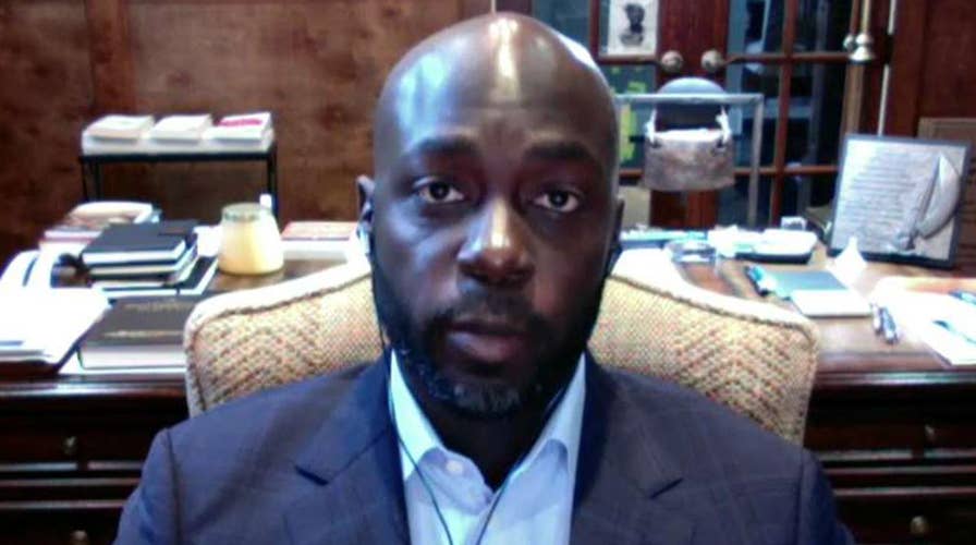 Pastor talks meeting with Trump to find ways to help others