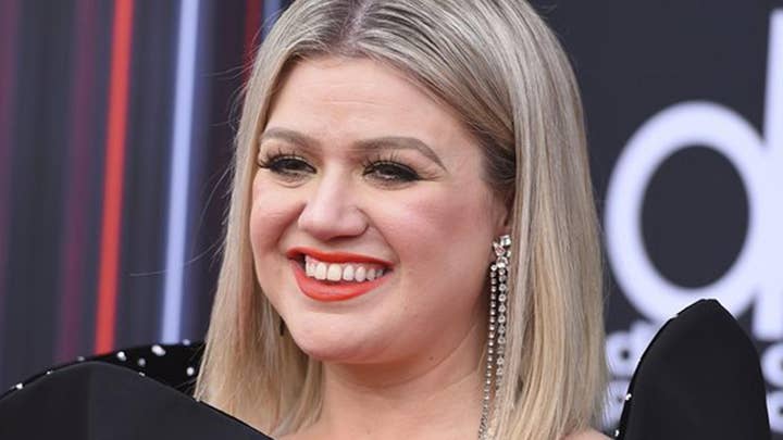 Kelly Clarkson, talk show host?