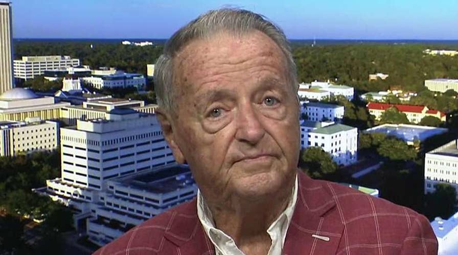 Bowden backs praying coach: 'I'd want him coaching my son'