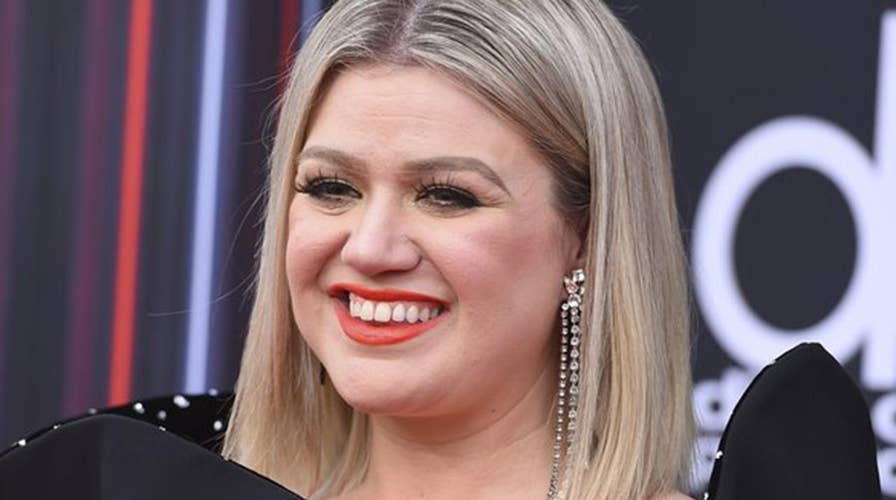 Kelly Clarkson, talk show host?