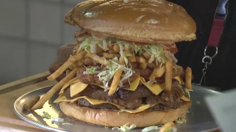 Arizona Cardinals challenge fans to eat massive burger
