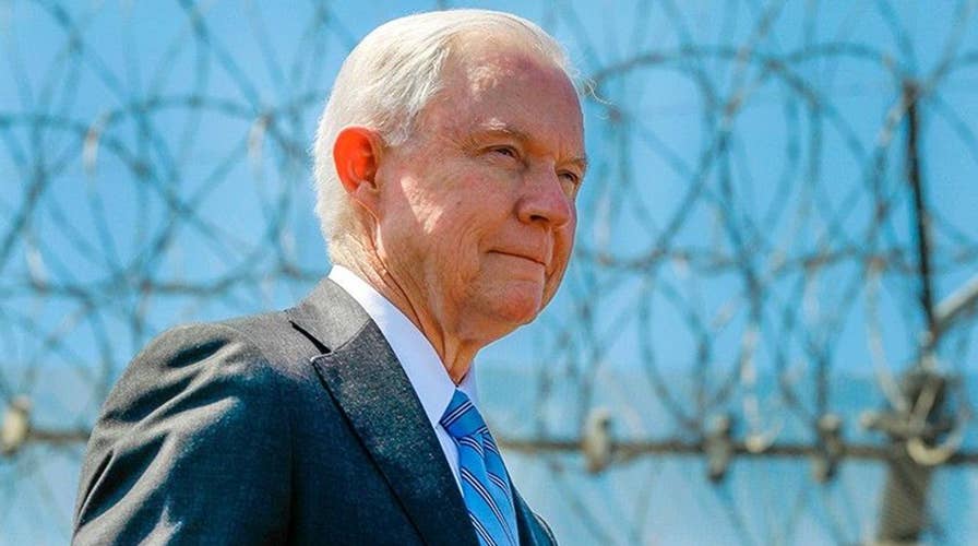 Judge halts mother-daughter deportation, threatens Sessions