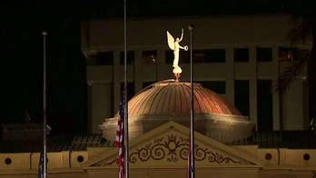 McCain's body arrives in Phoenix, crowd gathers to pay respects