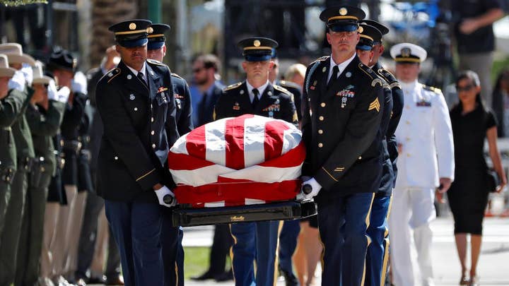 Thousands brave Arizona heat to pay respects to Sen. McCain