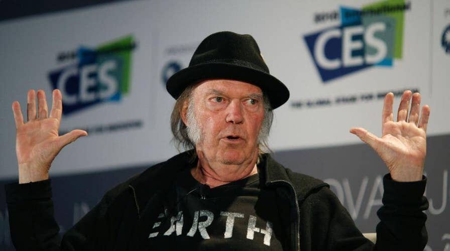 Neil Young, Daryl Hannah marry in top-secret wedding