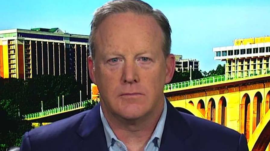 Media warn 'walls are closing in' on President Trump