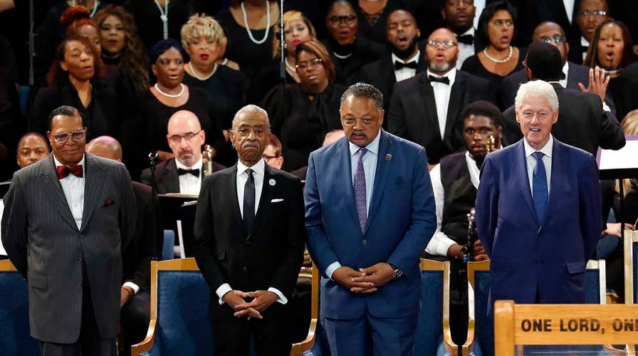 Farrakhan seated next to Clinton at Aretha Franklin service