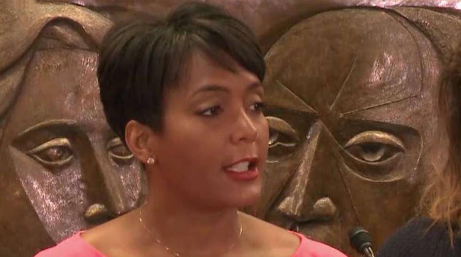 Atlanta mayor announces city jails won't hold ICE detainees