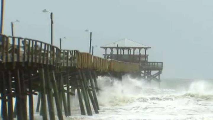 Hurricane Florence closes in on Carolinas as winds intensify