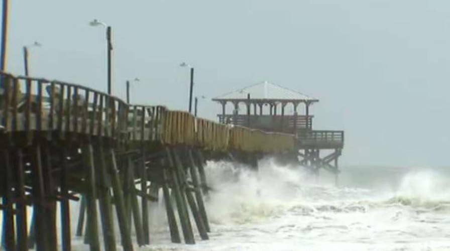 Hurricane Florence closes in on Carolinas as winds intensify