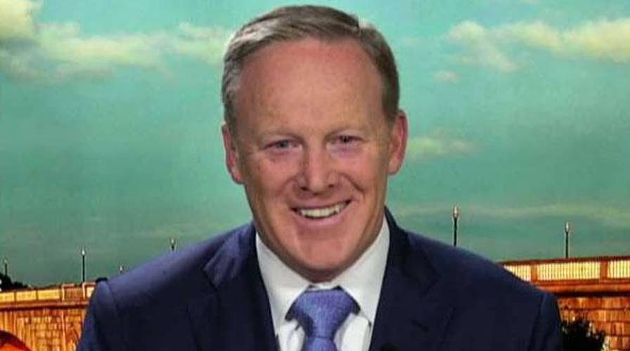 Sean Spicer reacts after DNC chair refuses to back Pelosi