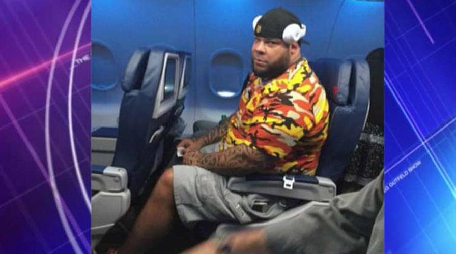 Congress creates bill to require more legroom on airplanes