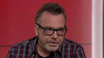 Tom Arnold gets political after accepting gay pride award, urgers anti-Trumpers to support Pelosi