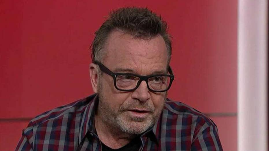 Tom Arnold Gets Political After Accepting Gay Pride Award Urgers Anti 