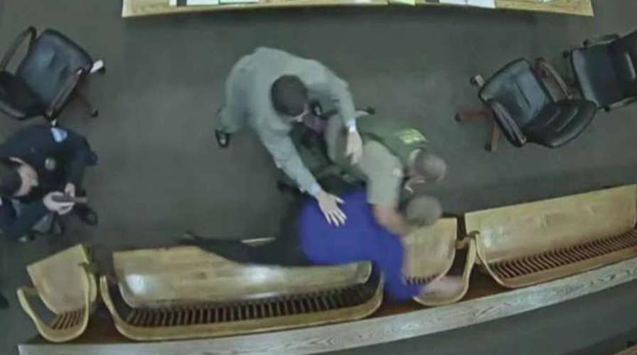 Oregon man tries to steal officer's gun in court