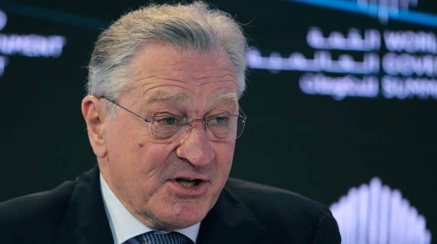 Robert De Niro says he's 'offended' by behavior of Trump