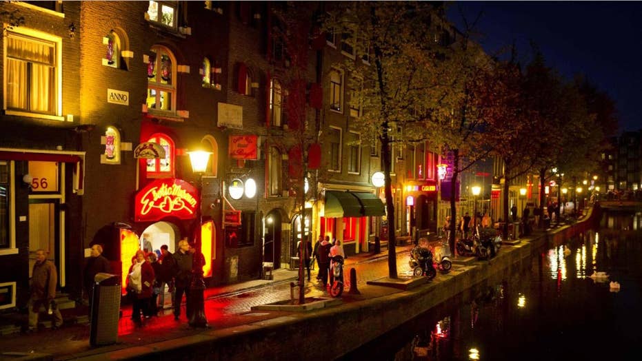 Amsterdam Bans Disrespectful Red Light District Tours As Of 2020