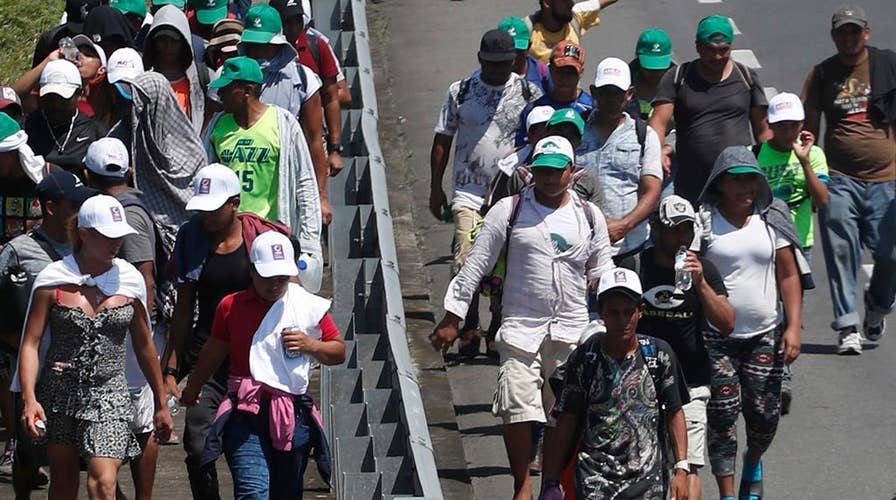 Showdown heads to the US border as caravan doubles in size