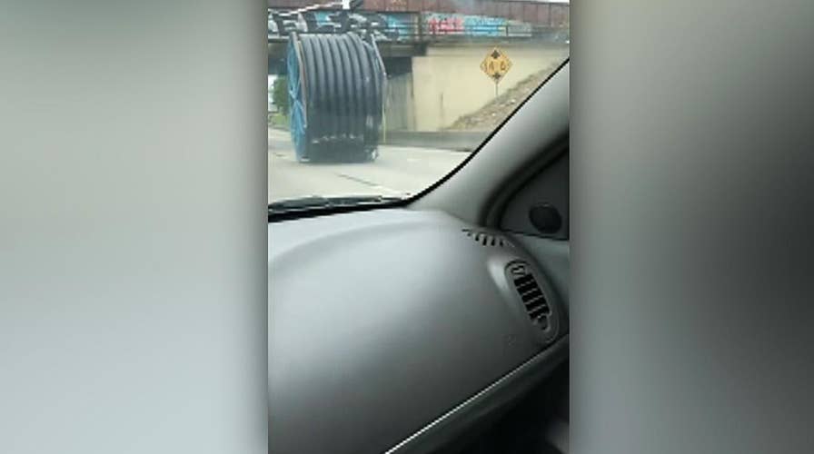 Giant industrial spool delays Texas traffic