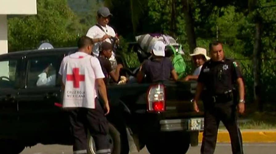 Mexican police assisting migrants on road to US