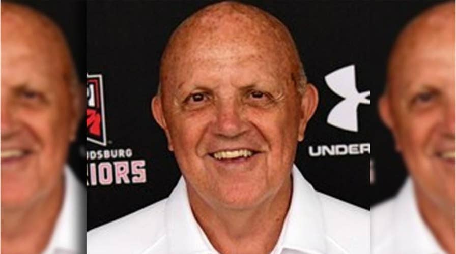 Legendary college football coach calls 4th time out