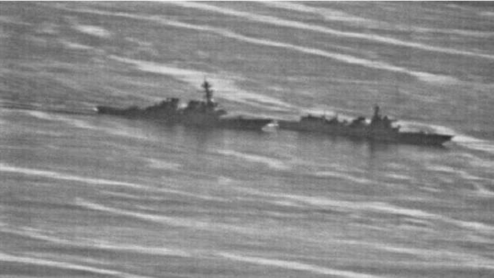 Photos reveal a confrontation between US and Chinese warship