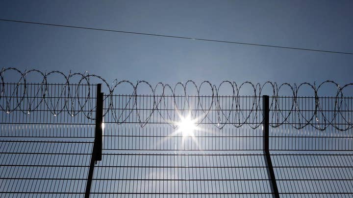 US troops put up barbed wire near Mexico border