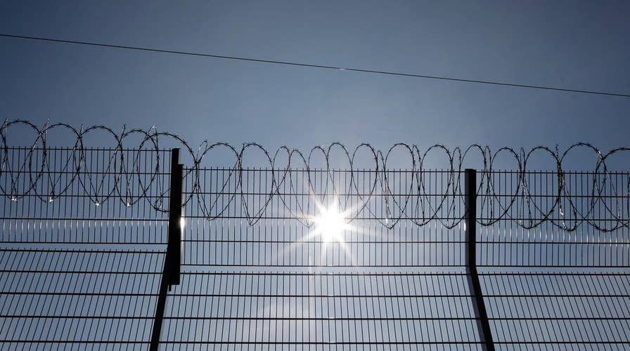 US troops put up barbed wire near Mexico border