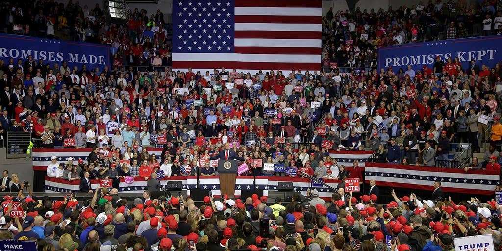 Crowd Sings 'Amazing Grace' At Trump Rally In Missouri | Fox News Video