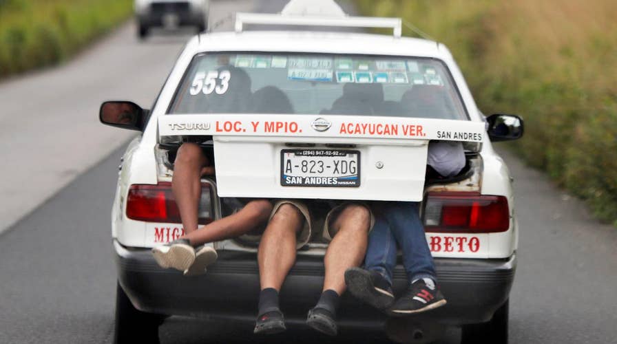 Migrant caravan plows on as Trump tightens asylum rules