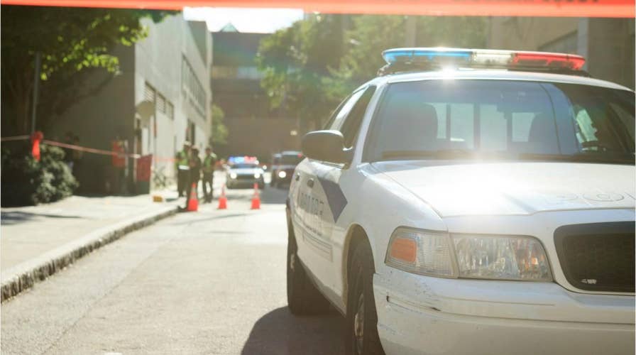 Cop accidentally kills security guard at Chicago bar